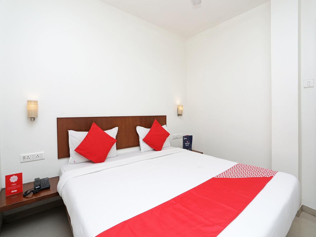 Oyo 1194 Hotel Gulmohr ปูเน่ ภายนอก รูปภาพ