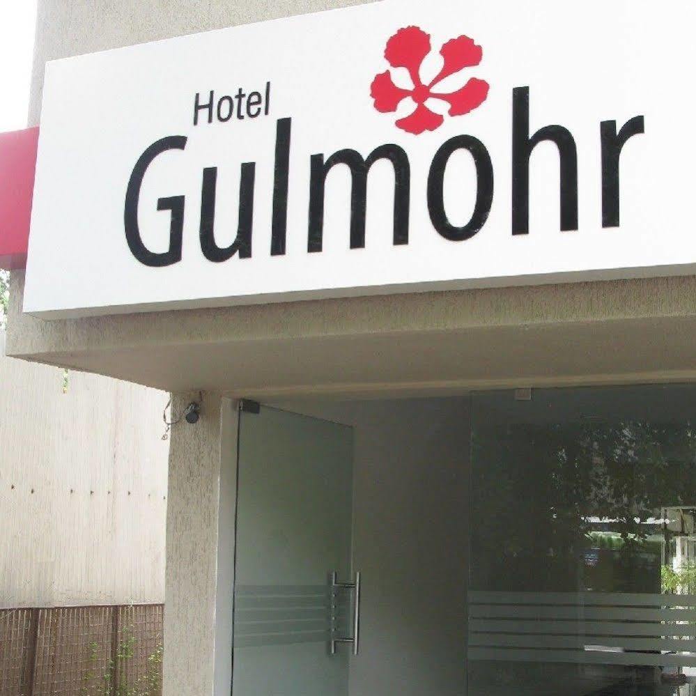 Oyo 1194 Hotel Gulmohr ปูเน่ ภายนอก รูปภาพ