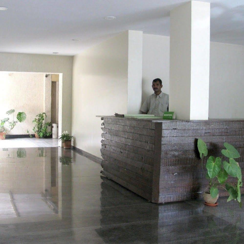 Oyo 1194 Hotel Gulmohr ปูเน่ ภายนอก รูปภาพ
